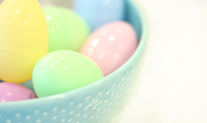 Vyzkoušejte přírodní cestu barvení vajíček